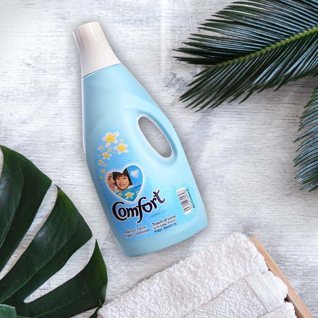 Comfort Fabric Conditioner Touch of Love with Lilac Fresh 2L