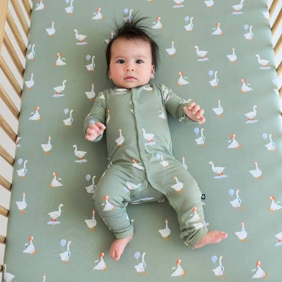 Owen & Ozzie Crib Sheet (Navy Feathers).